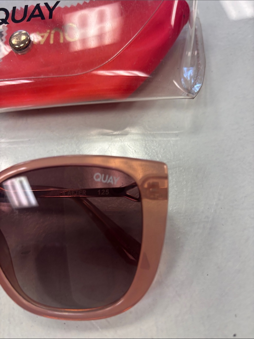 Quay Gradient Oversized Women's Sunglasses - Picture 3 of 5